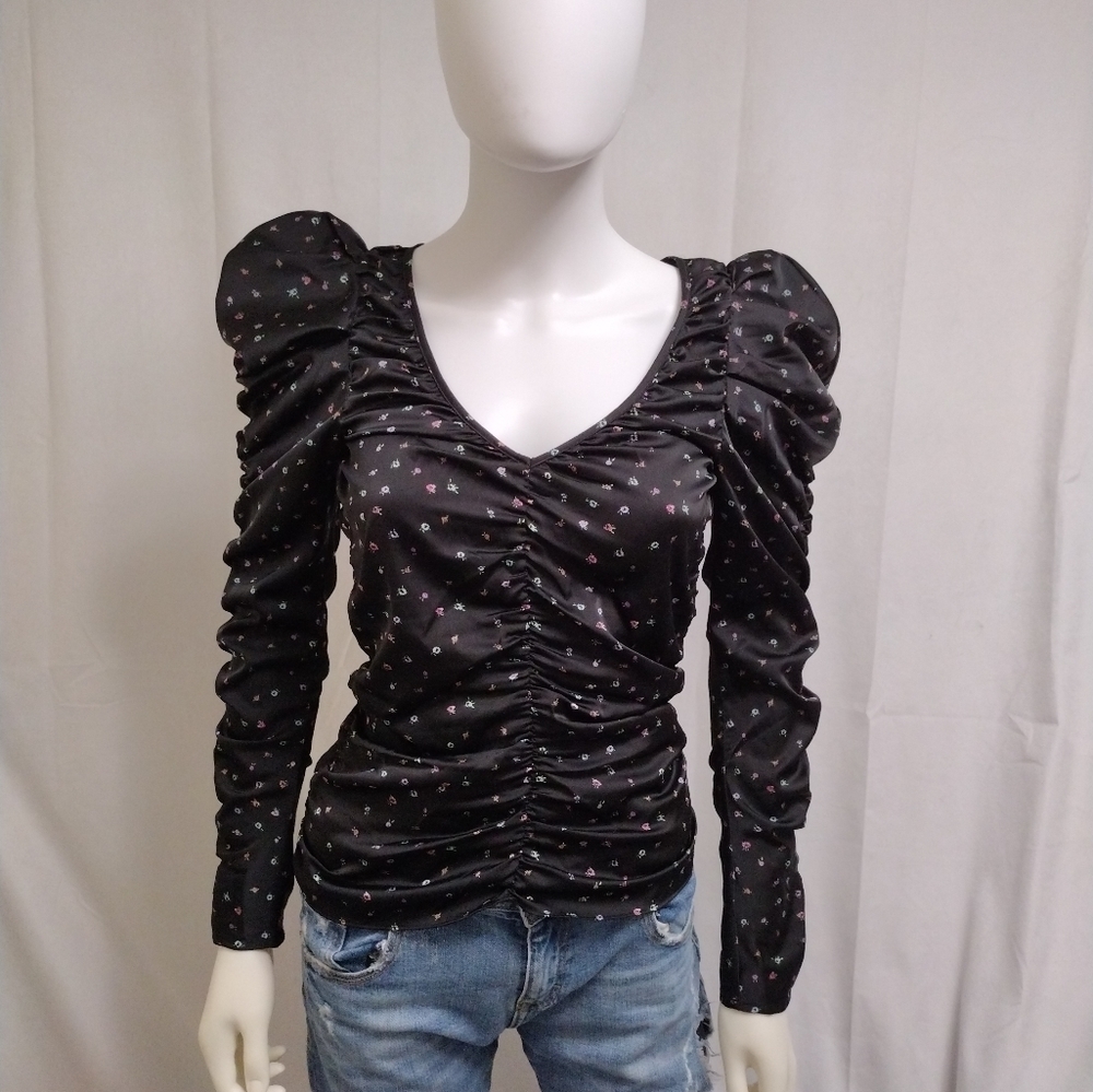WAYF Black Floral Ruched Top
